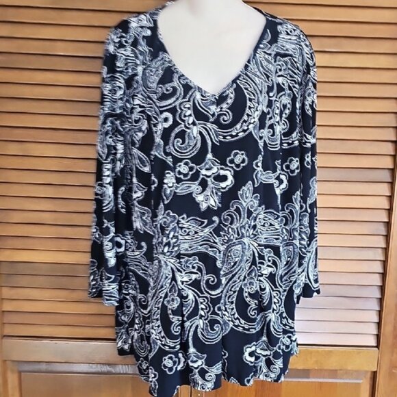 EST. 1848 Black and White Paisley V-Neck Top stretch textured flowing flared - Picture 14 of 14